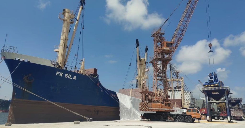 Discharging corn in bulk at Damietta port